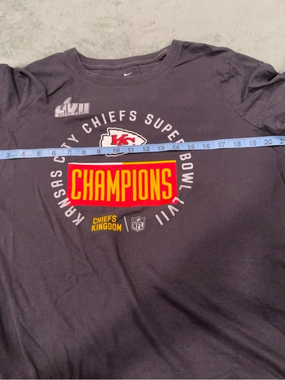 Nike Womens XL Kansas City Chiefs Super Bowl LVII Champions T-Shirt Gray